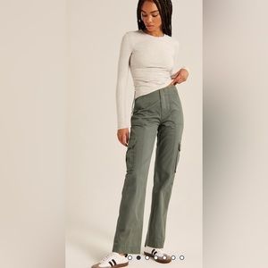 New before worn super cute cargo pant.. very trendy